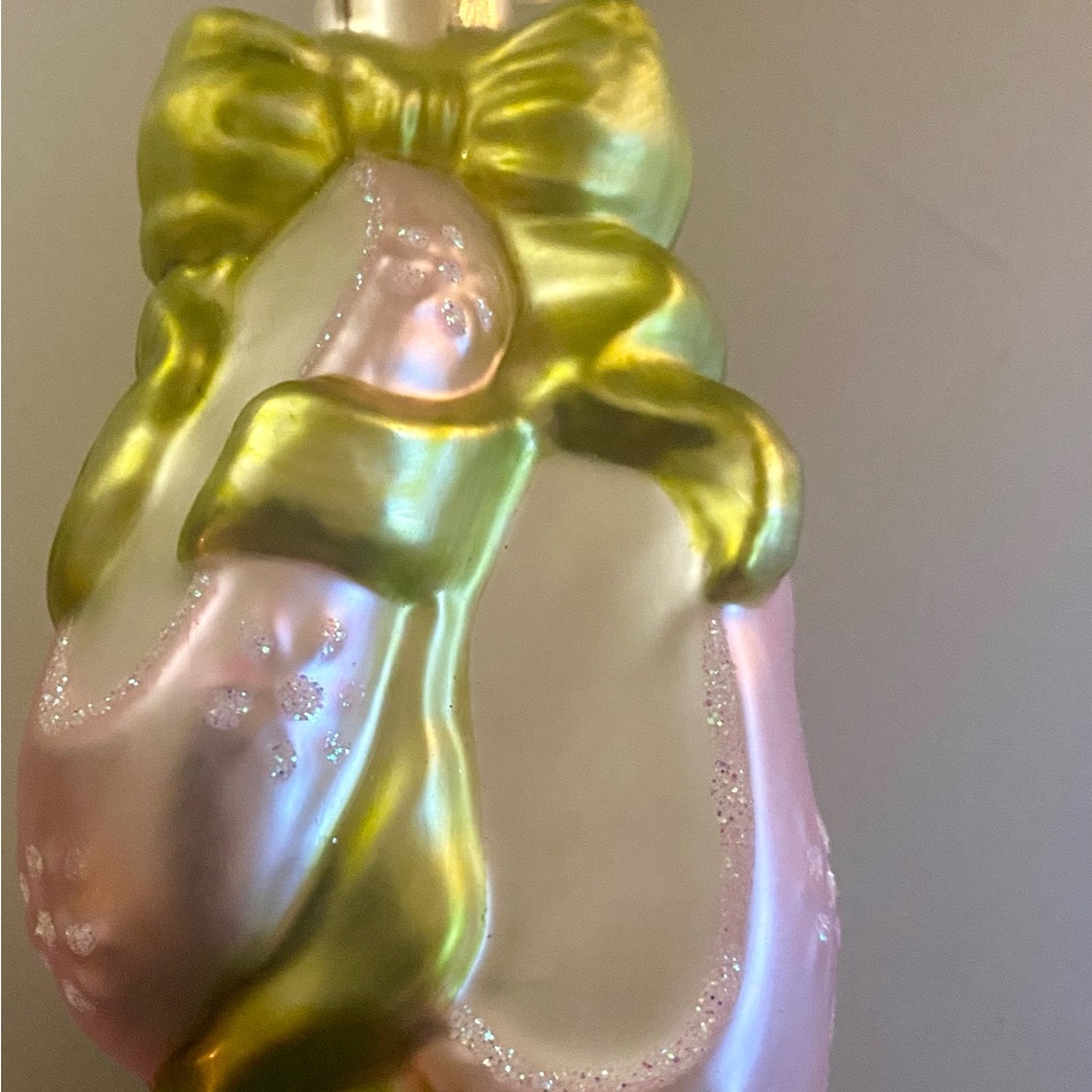 VtgGlass-blown Christmas ornament shaped like a pair pink ballerina slippers.